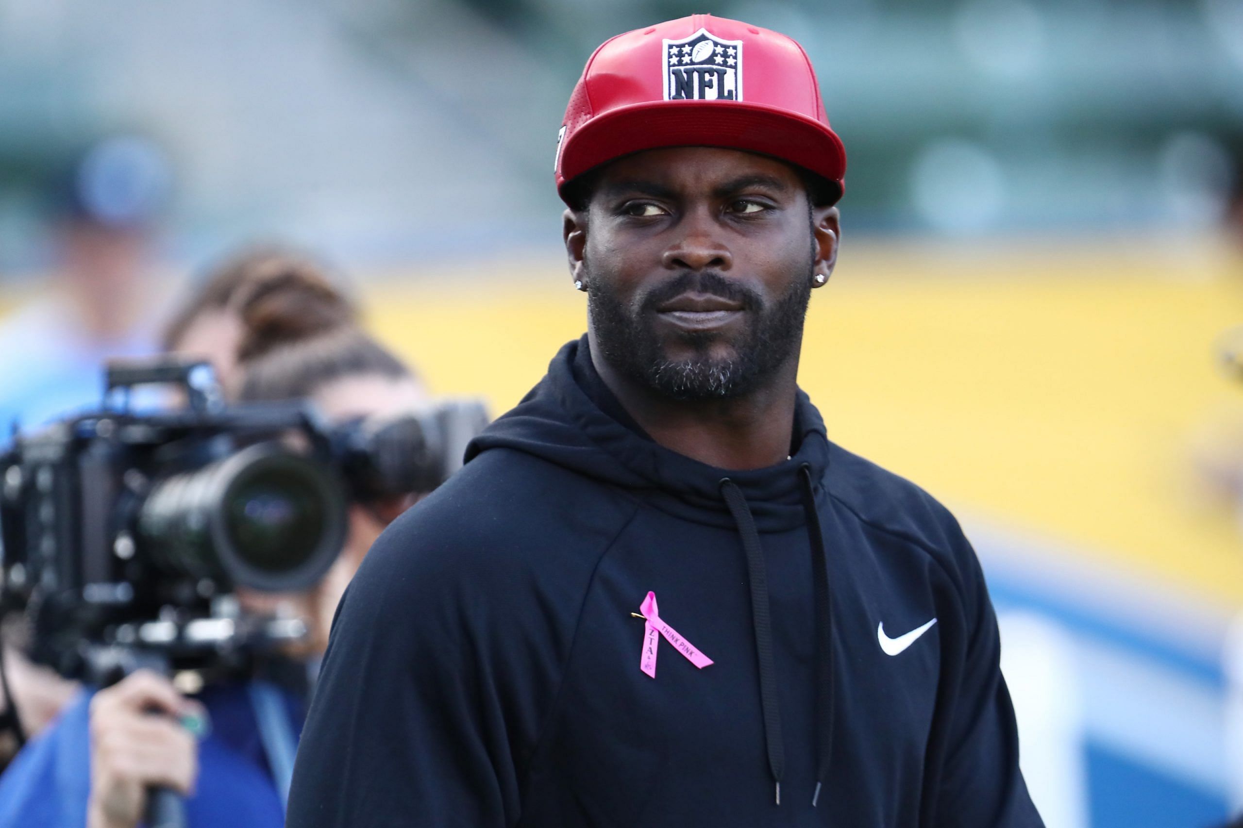 Michael Vick is disturbed at how Antonio Brown treated Tom Brady