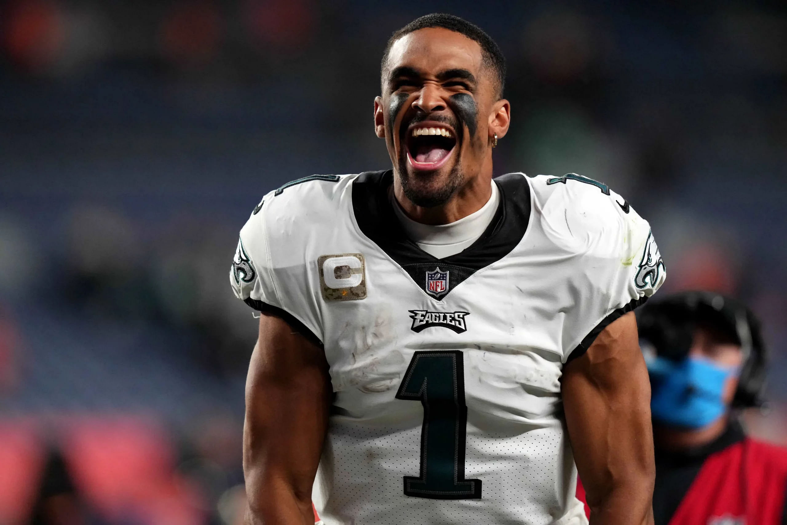 Hurts, Eagles agree to 5-year, $255M contract extension