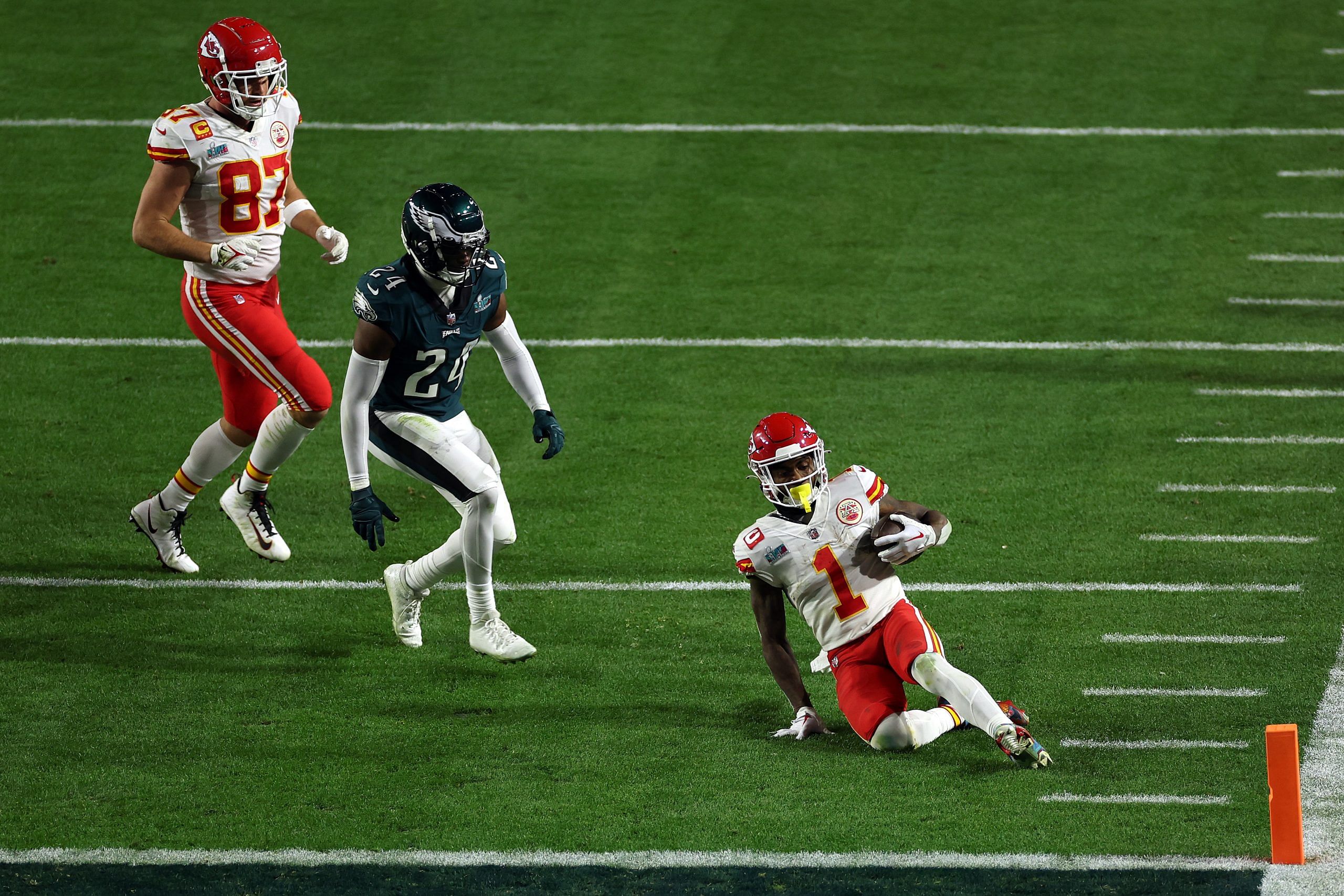 Super Bowl 2023: Chiefs defeat Eagles, Rihanna's pregnancy reveal and  memorable ads