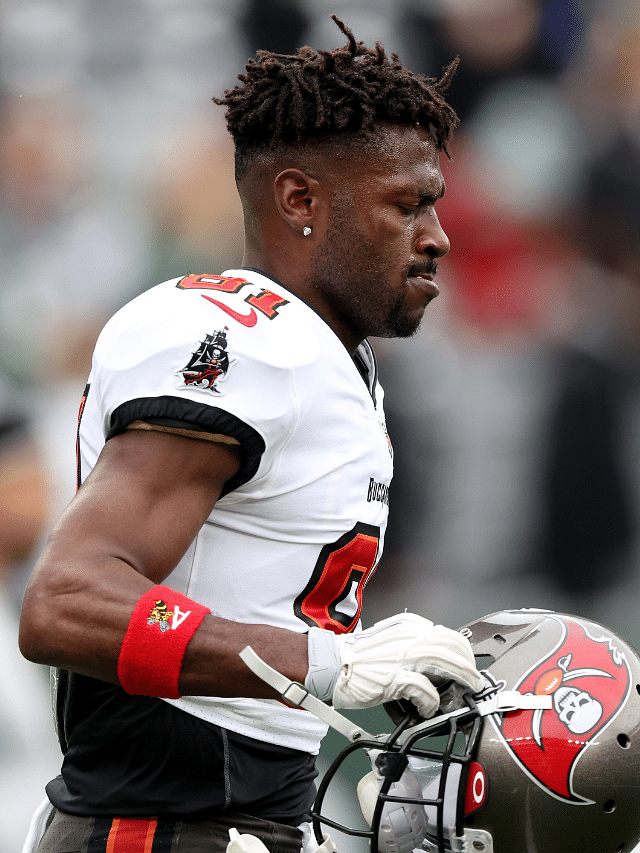 Antonio Brown's last game as a Tampa Bay Buccaneer : r/pics