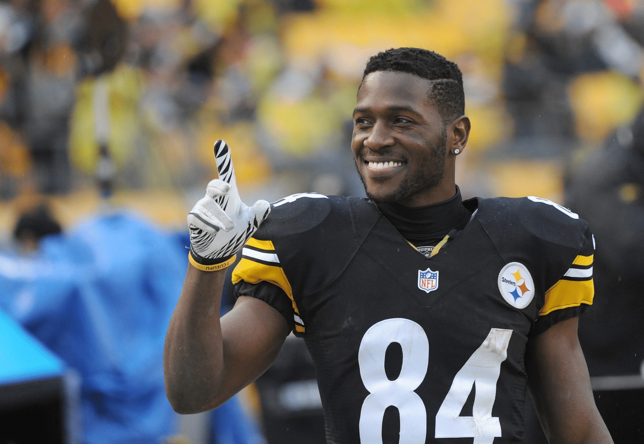 Did Antonio Brown fall victim to the Madden Curse? If so, you'll love who  is on the cover this year - Silver And Black Pride