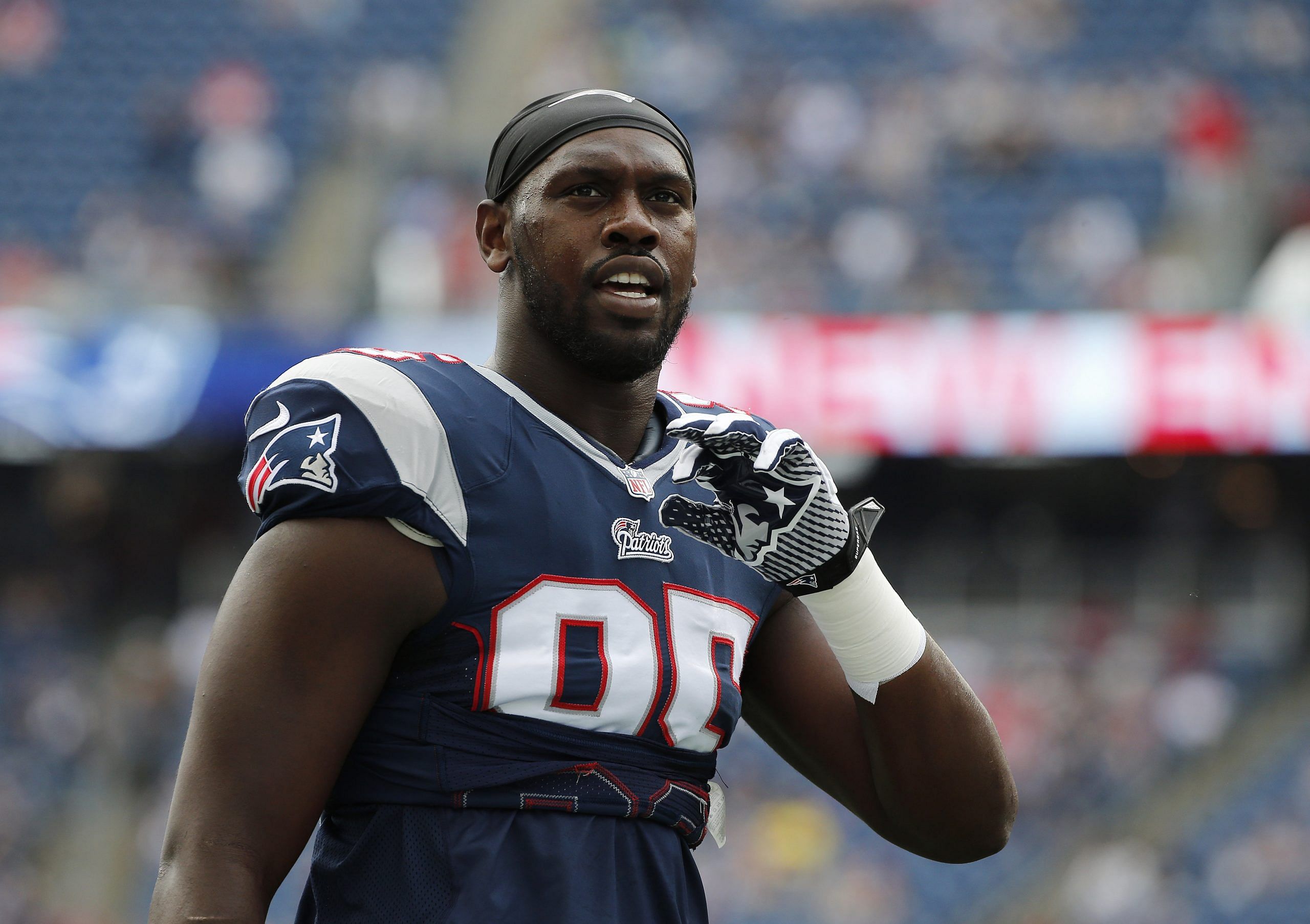 Chandler Jones says Raiders sent a crisis response team to his