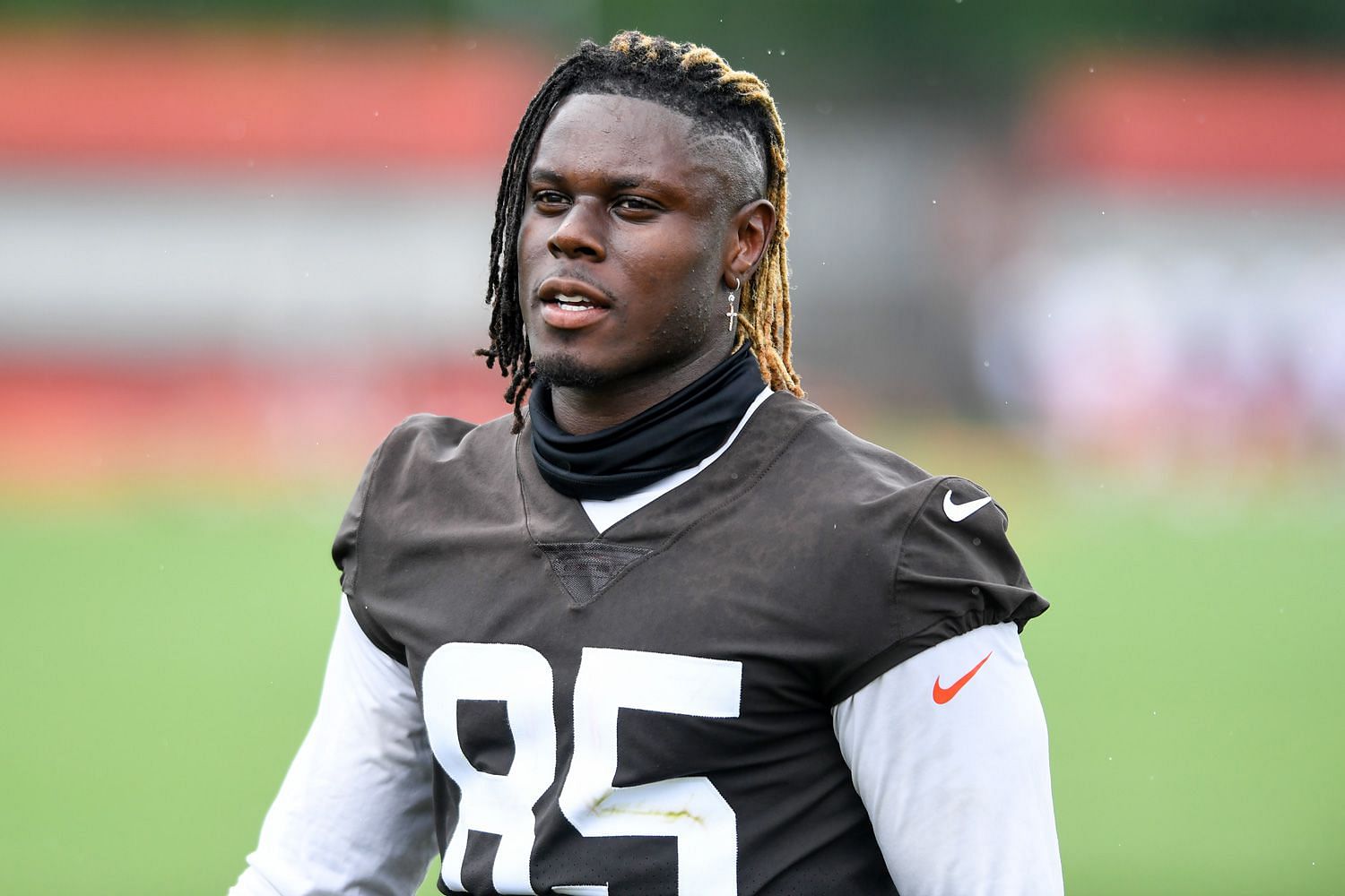 Cleveland Browns tight end David Njoku arrives at game in beige