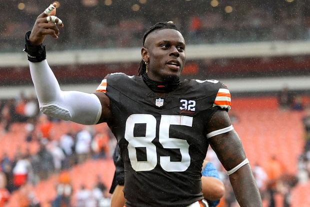 Browns TE David Njoku will play vs. Ravens despite burns on face and arms