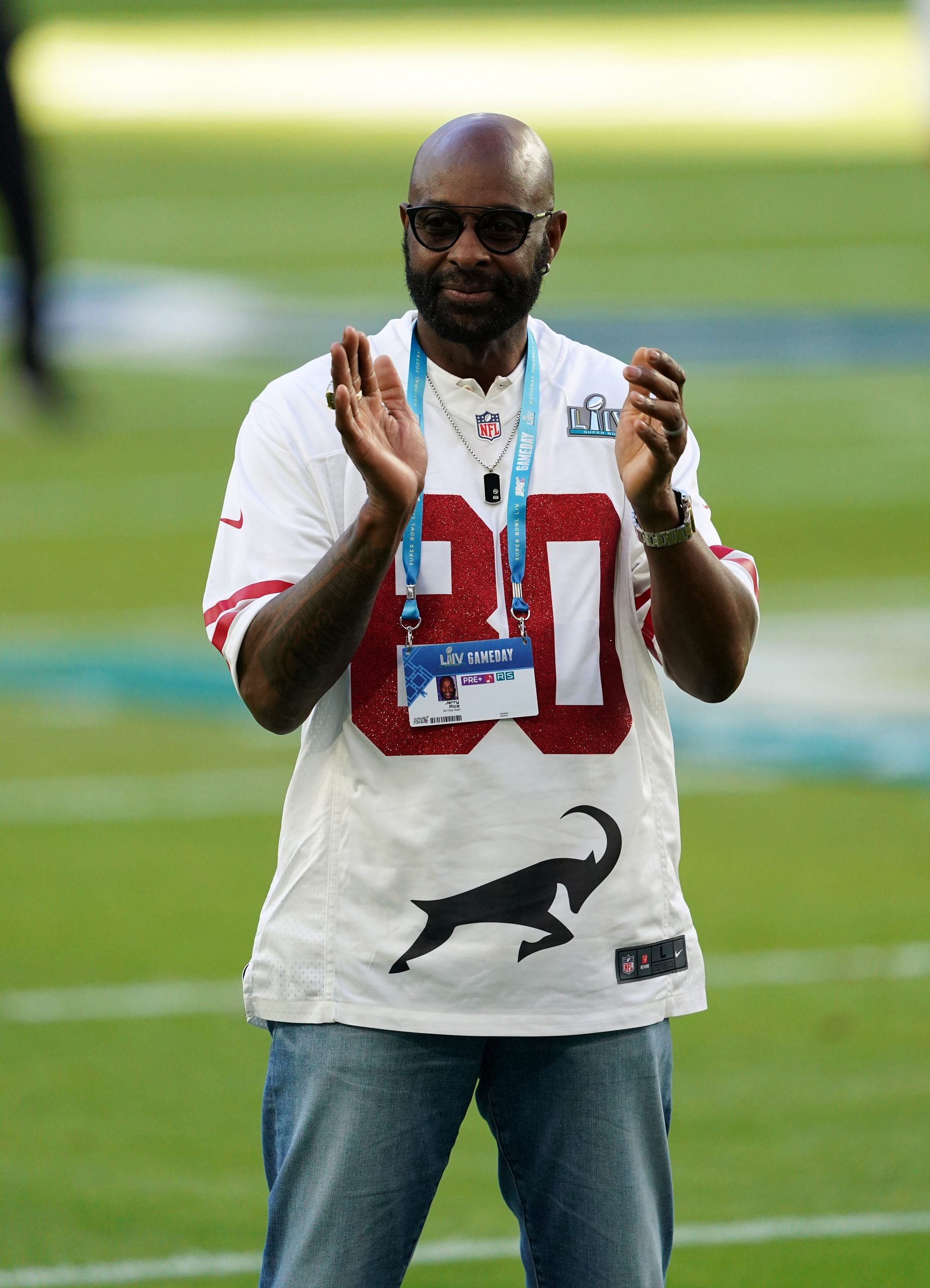 49ers-Packers: Watch Niners legend Jerry Rice run routs in suit